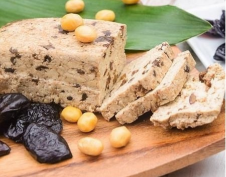 Эко Крым, Детка! Сыр мягкий Тофу "Чернослив" 250г фото 1 — 65fit