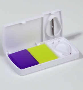 Таблетница 2 секции 9,5*5см с таблеторезкой бел/жёлт/фиолет к/кор  ОТ 655399 фото 1 &mdash; 65fit