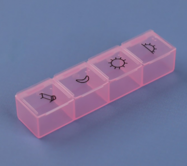 Таблетница 4секц, утро/день/вечер/ночь 9,7*2,7*1.7см зеленый накл ОТ  6755653 &mdash; 65fit